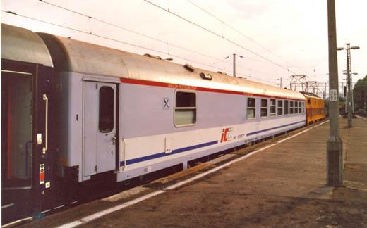 Dining car type Bautzen in IC livery<br /><a href='images/pictures/Sachsenmodelle/74747.jpg' target='_blank'>Full size image</a>